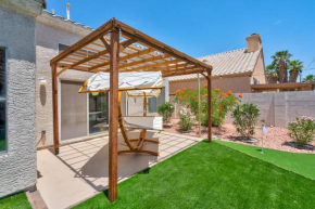 8BR 5BA SuperHero Retreat-King Beds, BBQ, Hammock, Firepit, MiniGolf, WorkSpace